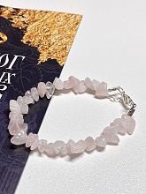 картинка Браслет Розовый кварц на карабине от магазина Wolves