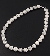 картинка Элитные Бусы Кахолонг на карабине от магазина Wolves