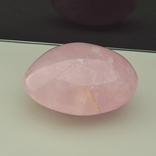 картинка Галтовка розового кварца от магазина Wolves