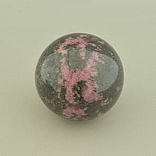 картинка Шар Родонит 64x64мм от магазина Wolves