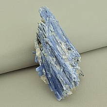 картинка Образец Кианит 105x50мм от магазина Wolves