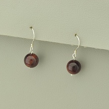 картинка Серьги серебряные с бычьим глазом, бордовые, петля 'SUNSTONES' от магазина Wolves