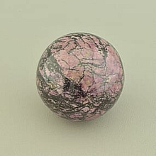 картинка Шар Родонит 58x58мм от магазина Wolves