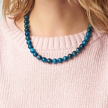 картинка Элитные Бусы из Апатита на карабине от магазина Wolves