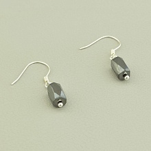 картинка Серьги Из Гематита, серые, петля 'SUNSTONES' от магазина Wolves