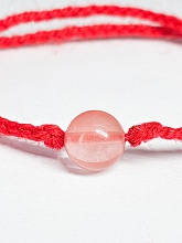 картинка Оберег Красная нить с камнем Халцедон от магазина Wolves