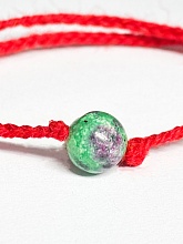 картинка Оберег Красная нить с камнем Цоизит от магазина Wolves