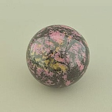 картинка Шар Родонит 62x62мм от магазина Wolves