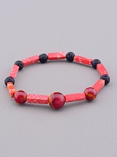 картинка Браслет бордовый из говлита, лавы и яшмы SUNSTONES от магазина Wolves