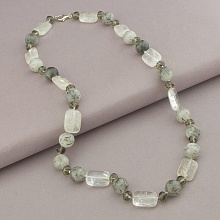 картинка Бусы из серебра с Волосатиком, Горным хрусталем, Чешским хрусталем, серые, на карабине 'SUNSTONES'  56 см от магазина Wolves