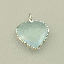 картинка Кулон с аквамарином в форме сердца цвет серебро 18х18 мм от магазина Wolves