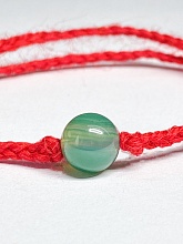 картинка Оберег Красная нить с камнем Агат(Зелёный) от магазина Wolves
