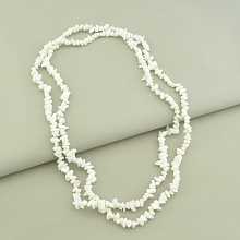 картинка Бусы белые из кахолонга SUNSTONES от магазина Wolves