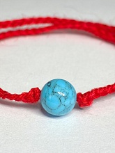 картинка Оберег Красная нить с камнем Бирюза от магазина Wolves