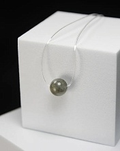 картинка Чокер невидимка с камнем Лабрадор от магазина Wolves