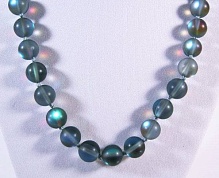 картинка Элитные Бусы Опал (серый) на карабине от магазина Wolves