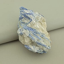 картинка Образец Кианит 105x60мм от магазина Wolves