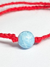 картинка Оберег Красная нить с камнем Ларимар от магазина Wolves