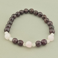 картинка Браслет на резинке из граната и розового кварца от магазина Wolves