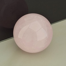картинка Шар Розовый кварц 63x63мм от магазина Wolves