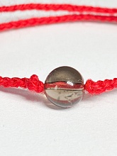 картинка Оберег Красная нить с камнем Раухтопаз от магазина Wolves