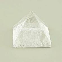 картинка Пирамида Горный хрусталь 40x40x38 61 8 г от магазина Wolves