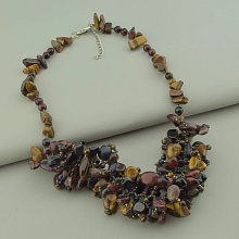 картинка Бусы из тигрового глаза и бычьего глаза, на замочке вида пряжка от магазина Wolves