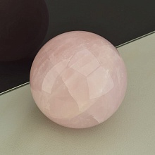 картинка Шар Розовый кварц 65x65мм от магазина Wolves