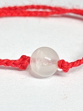картинка Оберег Красная нить с камнем Горный хрусталь от магазина Wolves