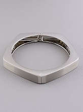 картинка Браслет-скоба бижутерия под серебро 18 см от магазина Wolves