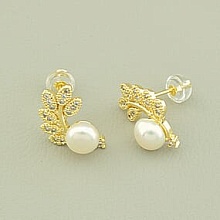 картинка Серьги позолоченные с жемчугом и фианитом от магазина Wolves