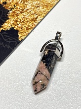 картинка Кулон из Родонита от магазина Wolves