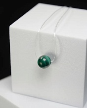 картинка Чокер невидимка с камнем Малахит от магазина Wolves