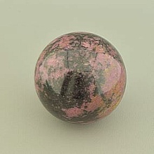 картинка Шар Родонит 65x65мм от магазина Wolves