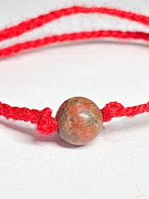 картинка Оберег Красная нить с камнем Яшма (Красная) от магазина Wolves