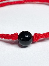 картинка Оберег Красная нить с камнем Агат(Чёрный) от магазина Wolves