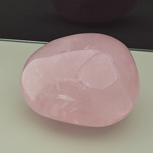 картинка Образец Розовый кварц 62x55x30 192 6 г от магазина Wolves