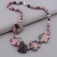 картинка Бусы розовые из родонита, на замочке типа карабин от магазина Wolves